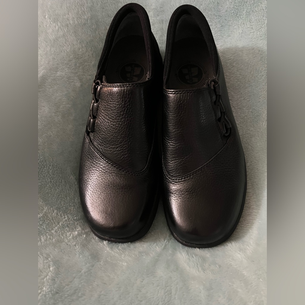 Merrell Brand Size 75 Black With Stretchy Bands On Each Side
